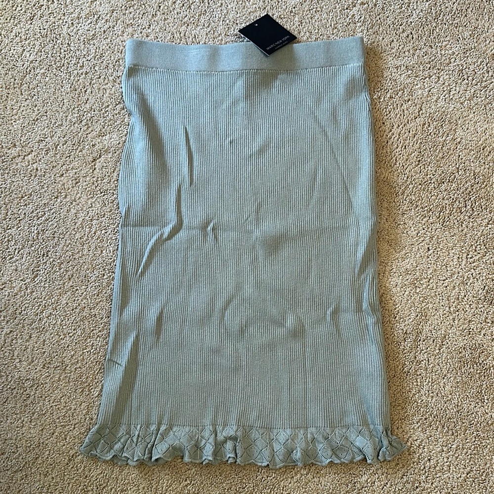 Pencil skirt with cute hem